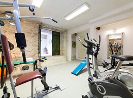 Seafront Villa With Furnished Sun Terrace, Close to the Beach