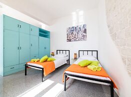 Seafront Villa With Furnished Sun Terrace, Close to the Beach