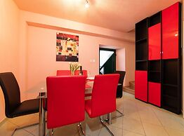 Seafront Villa With Furnished Sun Terrace, Close to the Beach