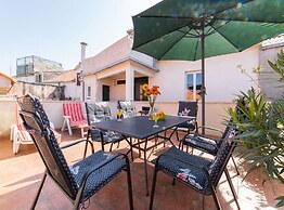 Seafront Villa With Furnished Sun Terrace, Close to the Beach