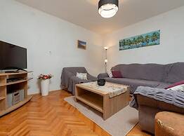 Beachfront Holiday Home With Hot Tub, Terrace, and Sea Views in Vinišć