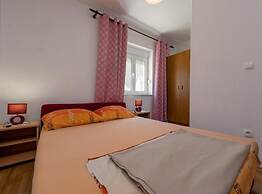 Beachfront Holiday Home With Hot Tub, Terrace, and Sea Views in Vinišć