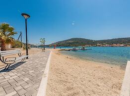 Beachfront Holiday Home With Hot Tub, Terrace, and Sea Views in Vinišć