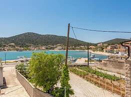 Beachfront Holiday Home With Hot Tub, Terrace, and Sea Views in Vinišć