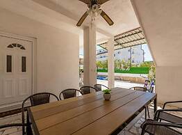 Beachfront Holiday Home With Hot Tub, Terrace, and Sea Views in Vinišć