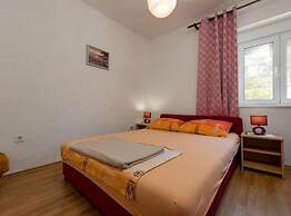 Beachfront Holiday Home With Hot Tub, Terrace, and Sea Views in Vinišć