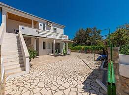 Beachfront Holiday Home With Hot Tub, Terrace, and Sea Views in Vinišć