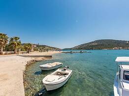 Beachfront Holiday Home With Hot Tub, Terrace, and Sea Views in Vinišć