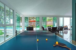 Spacious Villa with Pool, Soccer and Cricket Field