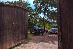 Spacious Villa with Pool, Soccer and Cricket Field