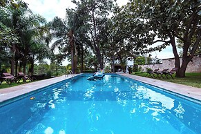 Spacious Villa with Pool, Soccer and Cricket Field