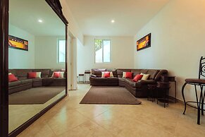 Spacious Villa with Pool, Soccer and Cricket Field