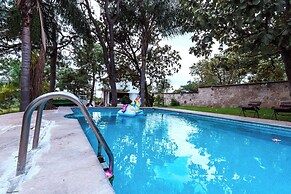 Spacious Villa with Pool, Soccer and Cricket Field