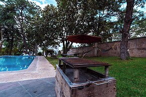 Spacious Villa with Pool, Soccer and Cricket Field