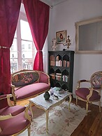 Room in Apartment - Beautiful and Large Room in The City Centre