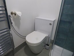 Gower - 2 Beds - Parking - EV Charger - Wifi