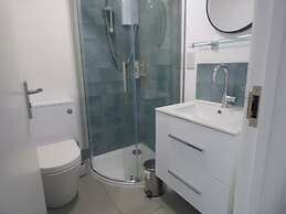 Gower - 2 Beds - Parking - EV Charger - Wifi