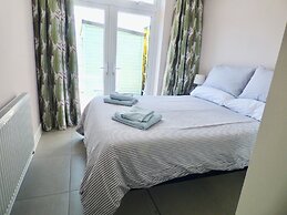 Gower - 2 Beds - Parking - EV Charger - Wifi
