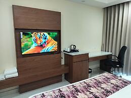 Hotel Luxe Opera NH8 - 7km from IGI Delhi Airport