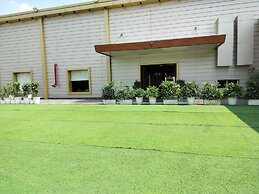 Hotel Luxe Opera NH8 - 7km from IGI Delhi Airport