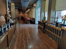 Hotel Luxe Opera NH8 - 7km from IGI Delhi Airport