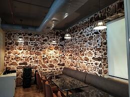 Hotel Luxe Opera NH8 - 7km from IGI Delhi Airport