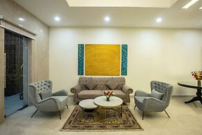 Hotel Luxe Opera NH8 - 7km from IGI Delhi Airport