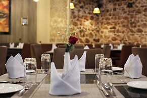 Hotel Luxe Opera NH8 - 7km from IGI Delhi Airport