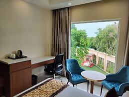 Hotel Luxe Opera NH8 - 7km from IGI Delhi Airport