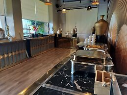 Hotel Luxe Opera NH8 - 7km from IGI Delhi Airport