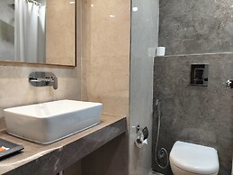 Hotel Luxe Opera NH8 - 7km from IGI Delhi Airport