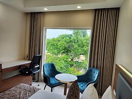Hotel Luxe Opera NH8 - 7km from IGI Delhi Airport