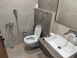 Hotel Luxe Opera NH8 - 7km from IGI Delhi Airport