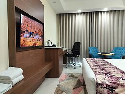 Hotel Luxe Opera NH8 - 7km from IGI Delhi Airport