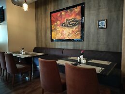 Hotel Luxe Opera NH8 - 7km from IGI Delhi Airport