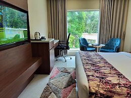 Hotel Luxe Opera NH8 - 7km from IGI Delhi Airport