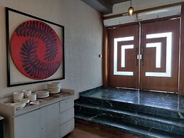 Hotel Luxe Opera NH8 - 7km from IGI Delhi Airport