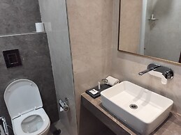 Hotel Luxe Opera NH8 - 7km from IGI Delhi Airport