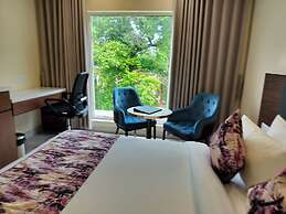 Hotel Luxe Opera NH8 - 7km from IGI Delhi Airport