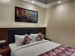 Hotel Luxe Opera NH8 - 7km from IGI Delhi Airport