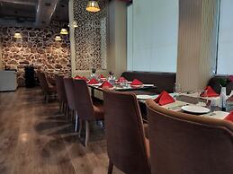 Hotel Luxe Opera NH8 - 7km from IGI Delhi Airport