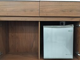 Hotel Luxe Opera NH8 - 7km from IGI Delhi Airport