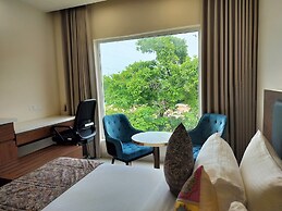 Hotel Luxe Opera NH8 - 7km from IGI Delhi Airport
