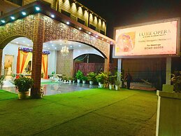Hotel Luxe Opera NH8 - 7km from IGI Delhi Airport