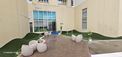 Makati Bliss Apartment - Cozy Urban Retreat