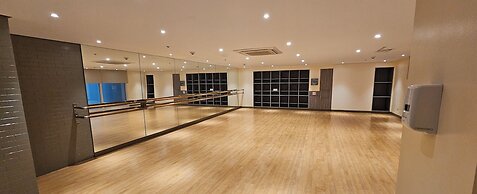 Makati Bliss Apartment - Cozy Urban Retreat