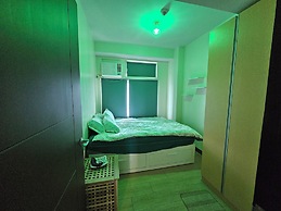 Makati Bliss Apartment - Cozy Urban Retreat