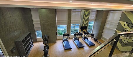 Makati Bliss Apartment - Cozy Urban Retreat