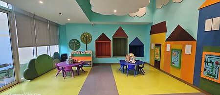 Makati Bliss Apartment - Cozy Urban Retreat