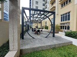 Makati Bliss Apartment - Cozy Urban Retreat